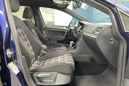 Sininen Volkswagen GOLF 2017 kuva 14.