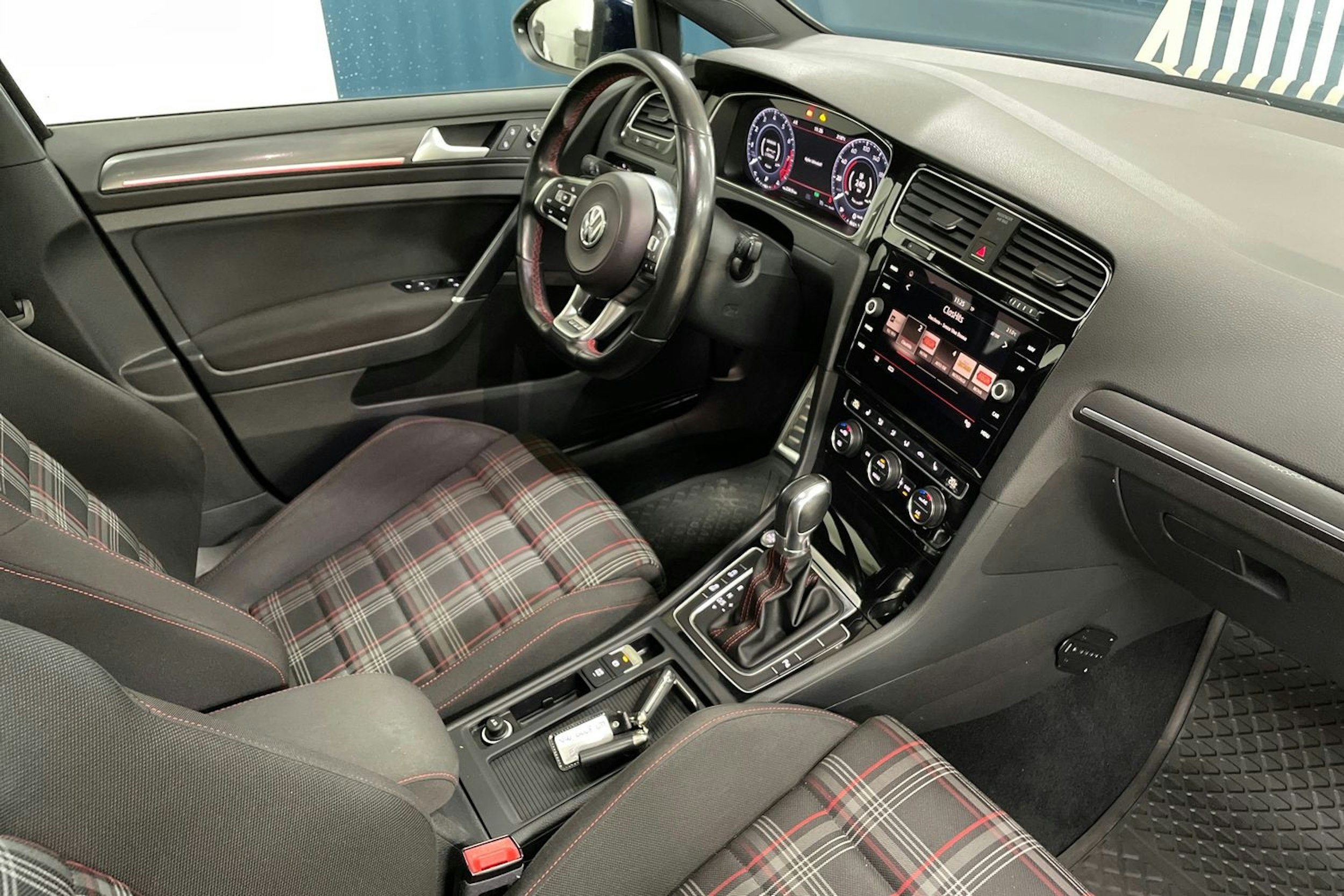 Sininen Volkswagen GOLF 2017 kuva 15.