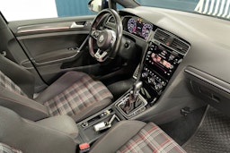 Sininen Volkswagen GOLF 2017 kuva 15.