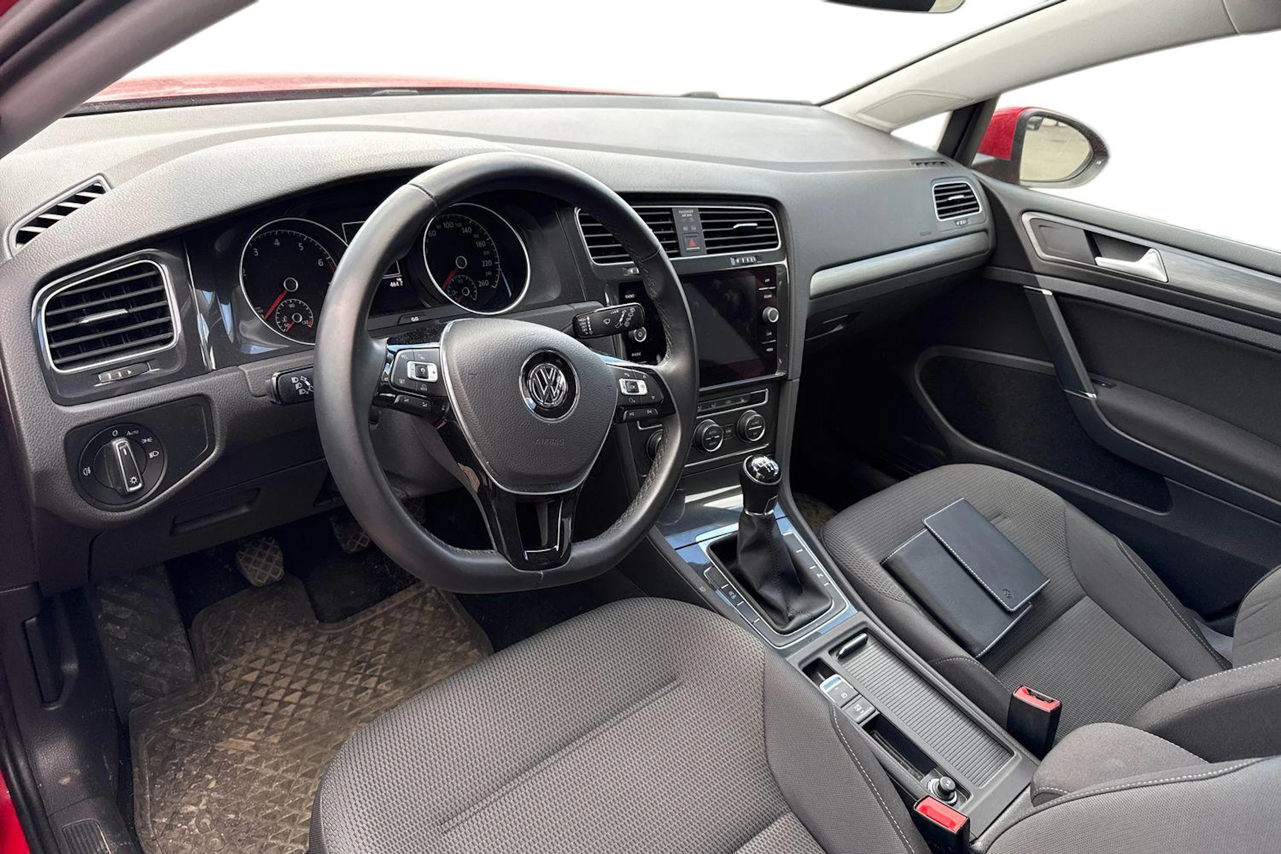 punainen Volkswagen Golf 2017 kuva 3.