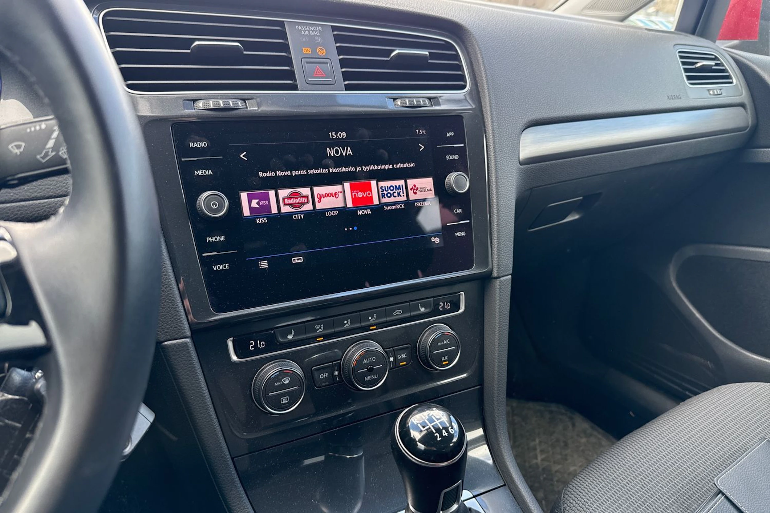 punainen Volkswagen Golf 2017 kuva 4.