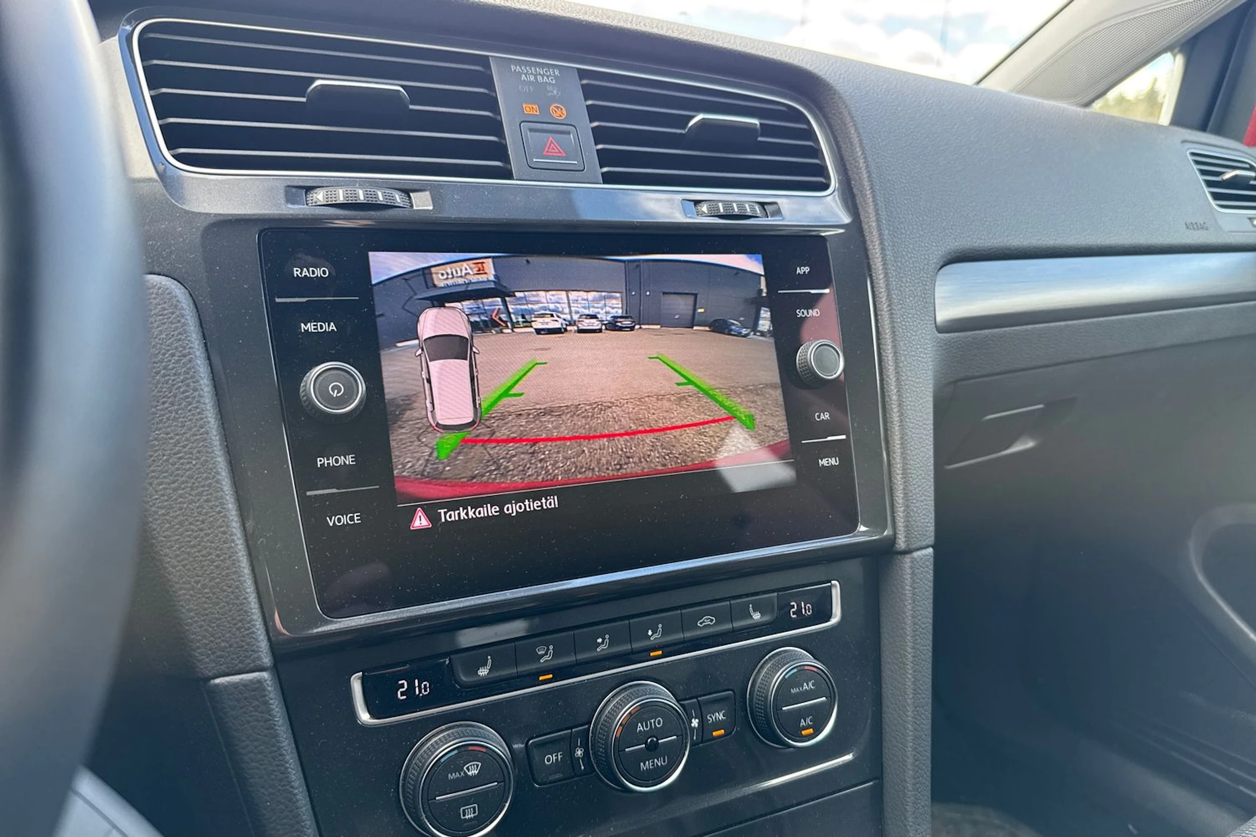 punainen Volkswagen Golf 2017 kuva 5.