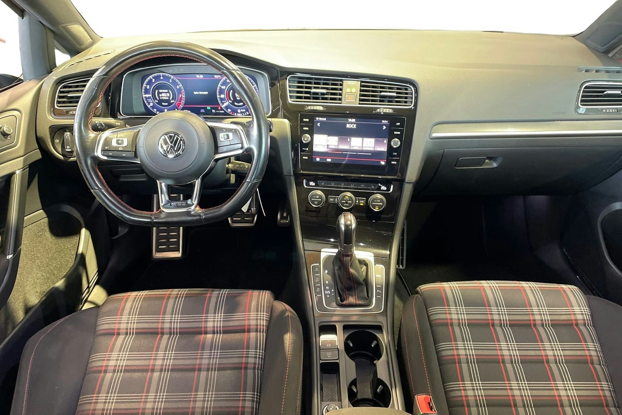 Musta Volkswagen GOLF 2017 kuva 9.