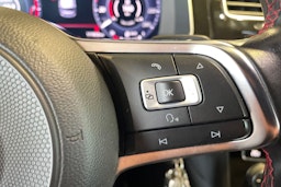 Musta Volkswagen GOLF 2017 kuva 16.