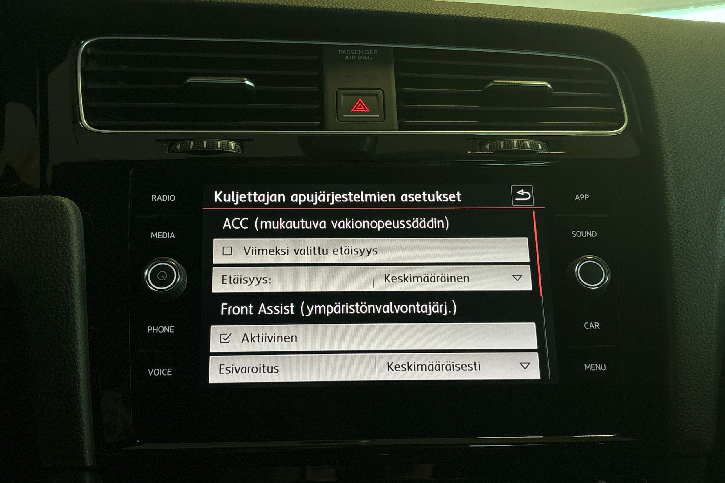 musta Volkswagen Golf 2017 kuva 23.
