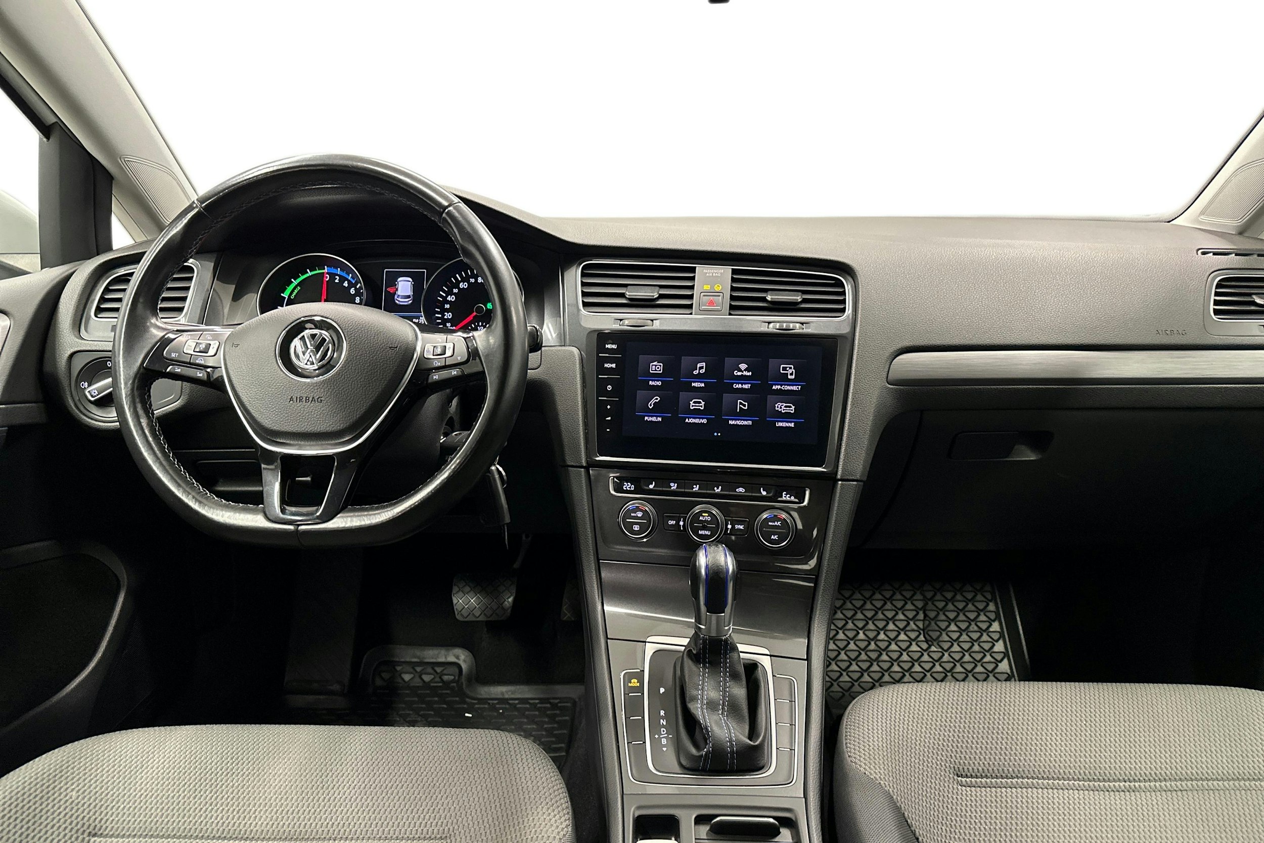 valkoinen Volkswagen Golf 2017 kuva 9.