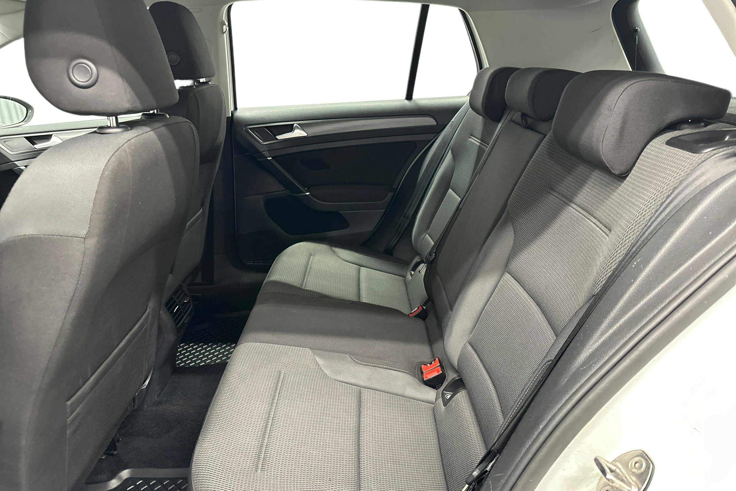 valkoinen Volkswagen Golf 2017 kuva 10.