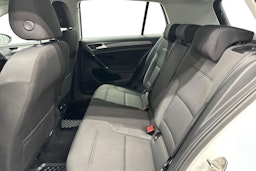 valkoinen Volkswagen Golf 2017 kuva 10.