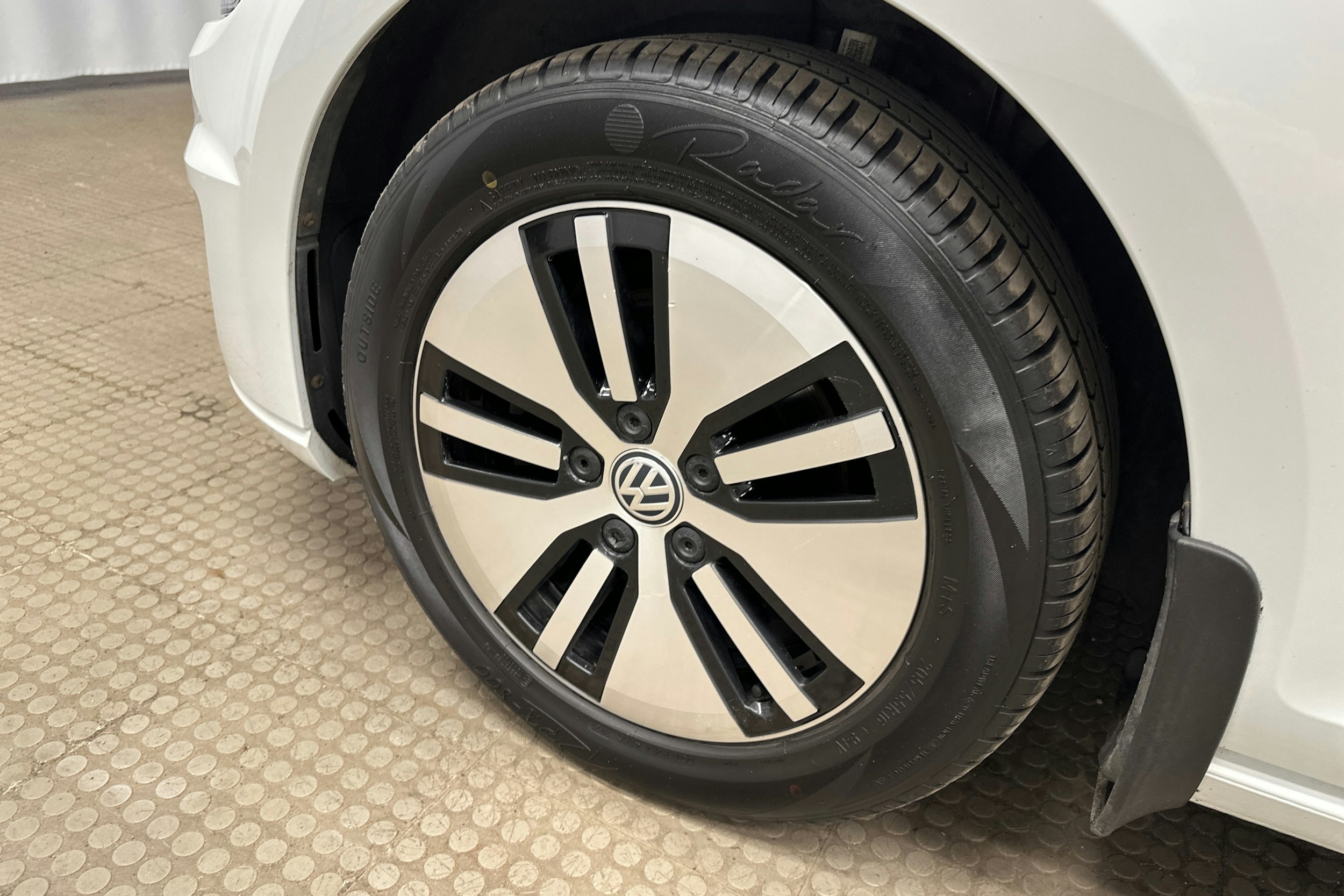 valkoinen Volkswagen Golf 2017 kuva 11.