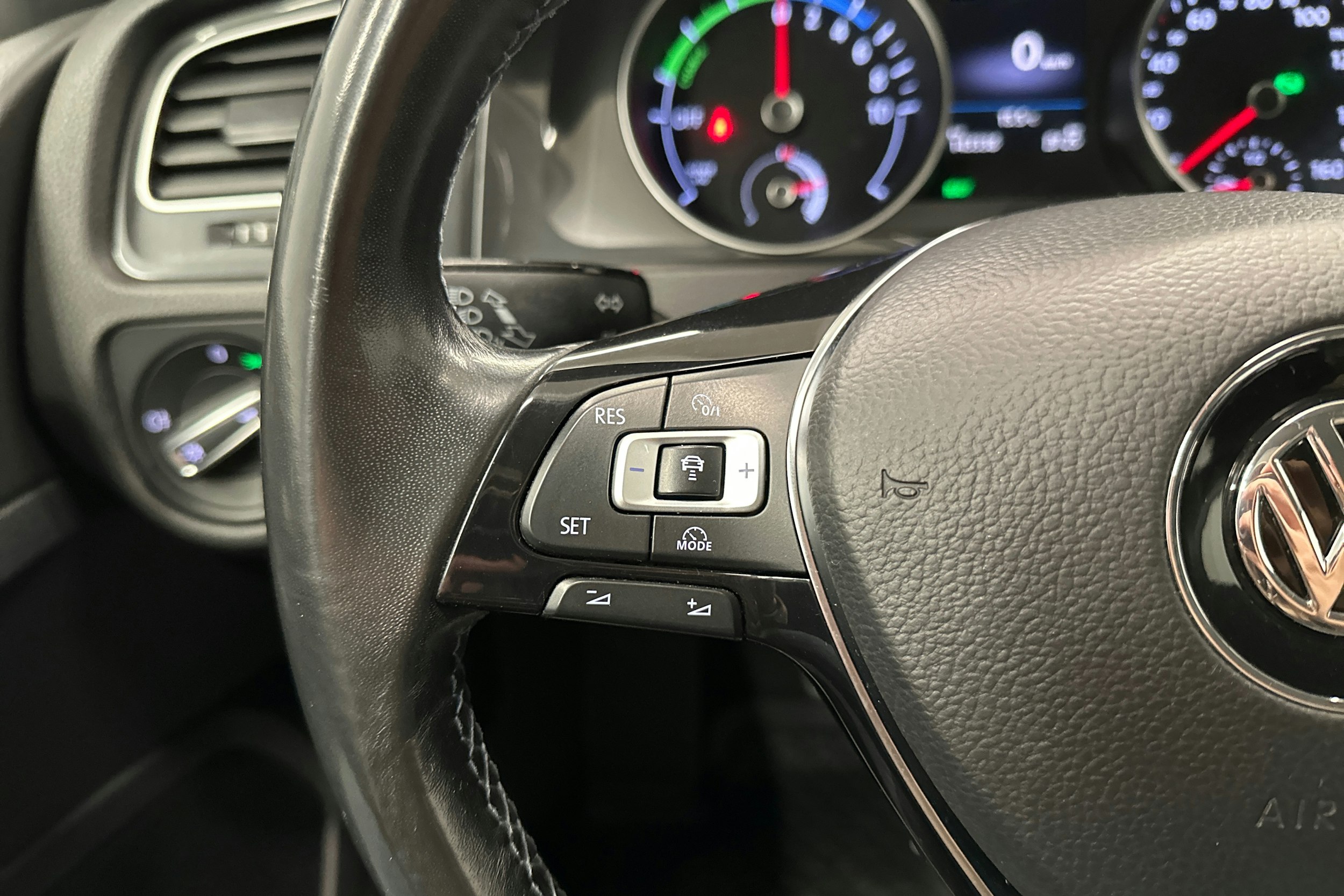 valkoinen Volkswagen Golf 2017 kuva 14.