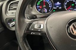 valkoinen Volkswagen Golf 2017 kuva 14.