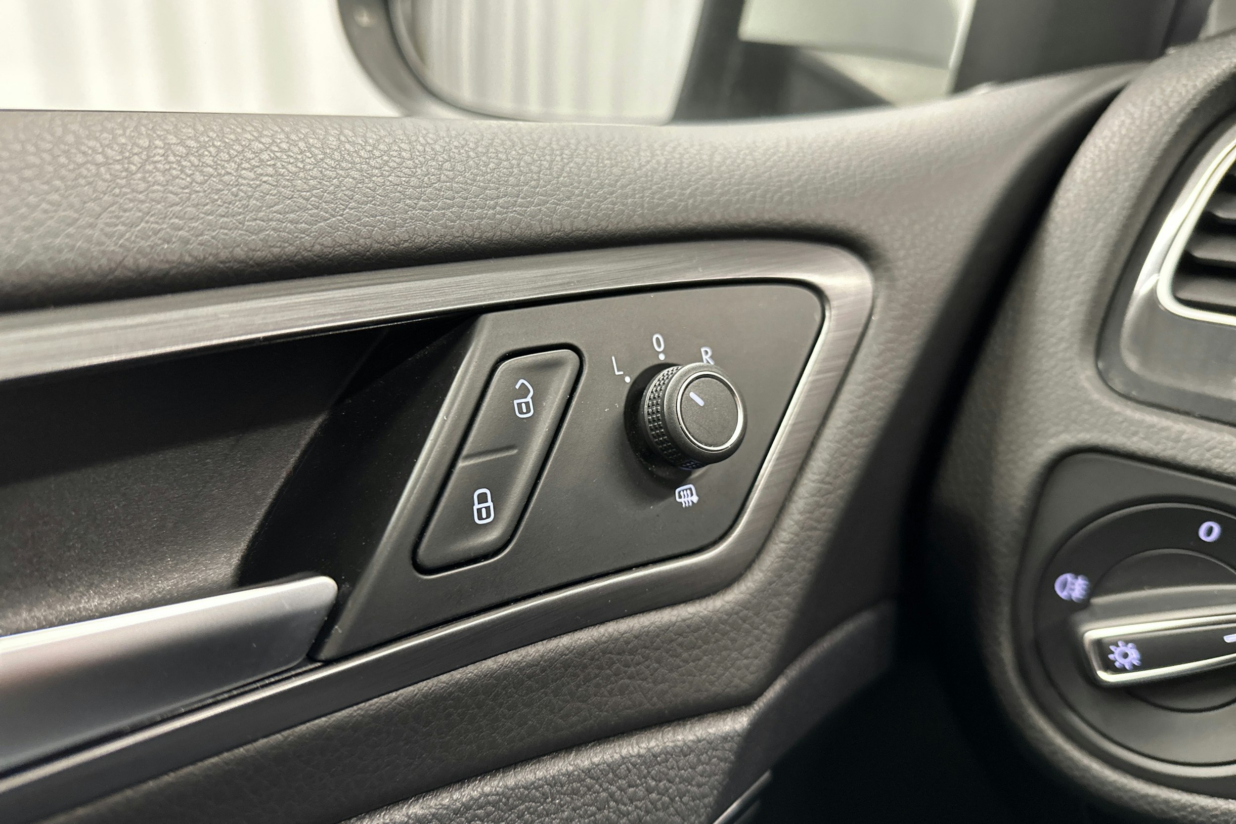 valkoinen Volkswagen Golf 2017 kuva 17.