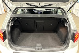 valkoinen Volkswagen Golf 2017 kuva 28.