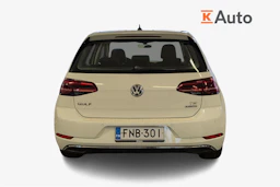valkoinen Volkswagen Golf 2017 kuva 3.
