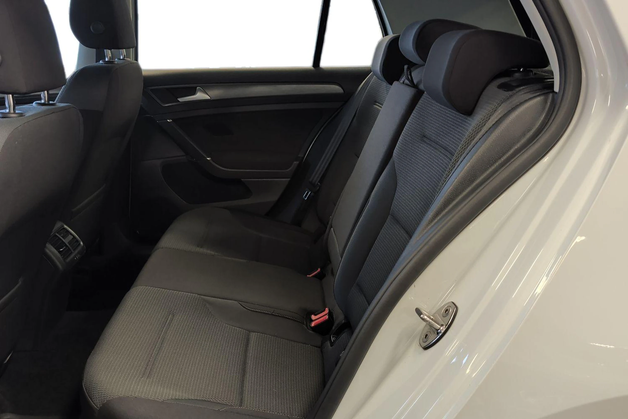 valkoinen Volkswagen Golf 2017 kuva 8.