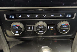 valkoinen Volkswagen Golf 2017 kuva 16.