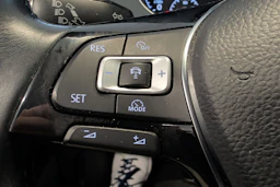 valkoinen Volkswagen Golf 2017 kuva 17.