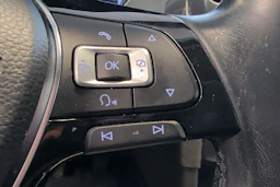 valkoinen Volkswagen Golf 2017 kuva 18.