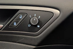 valkoinen Volkswagen Golf 2017 kuva 19.