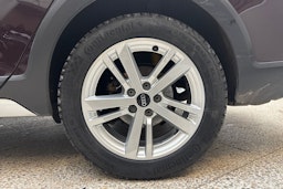 punainen Volkswagen Golf 2017 kuva 9.