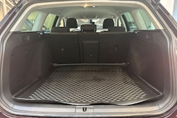 punainen Volkswagen Golf 2017 kuva 11.