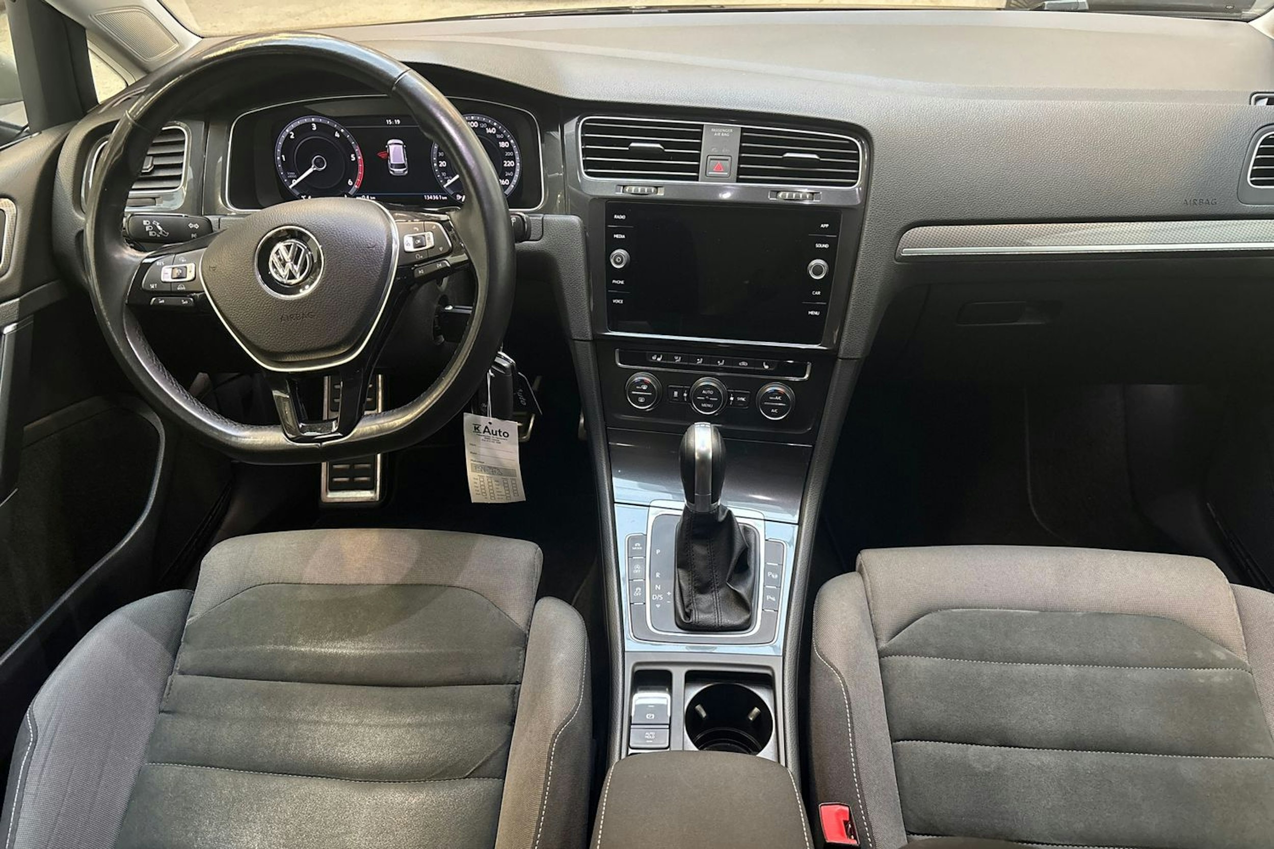 punainen Volkswagen Golf 2017 kuva 15.