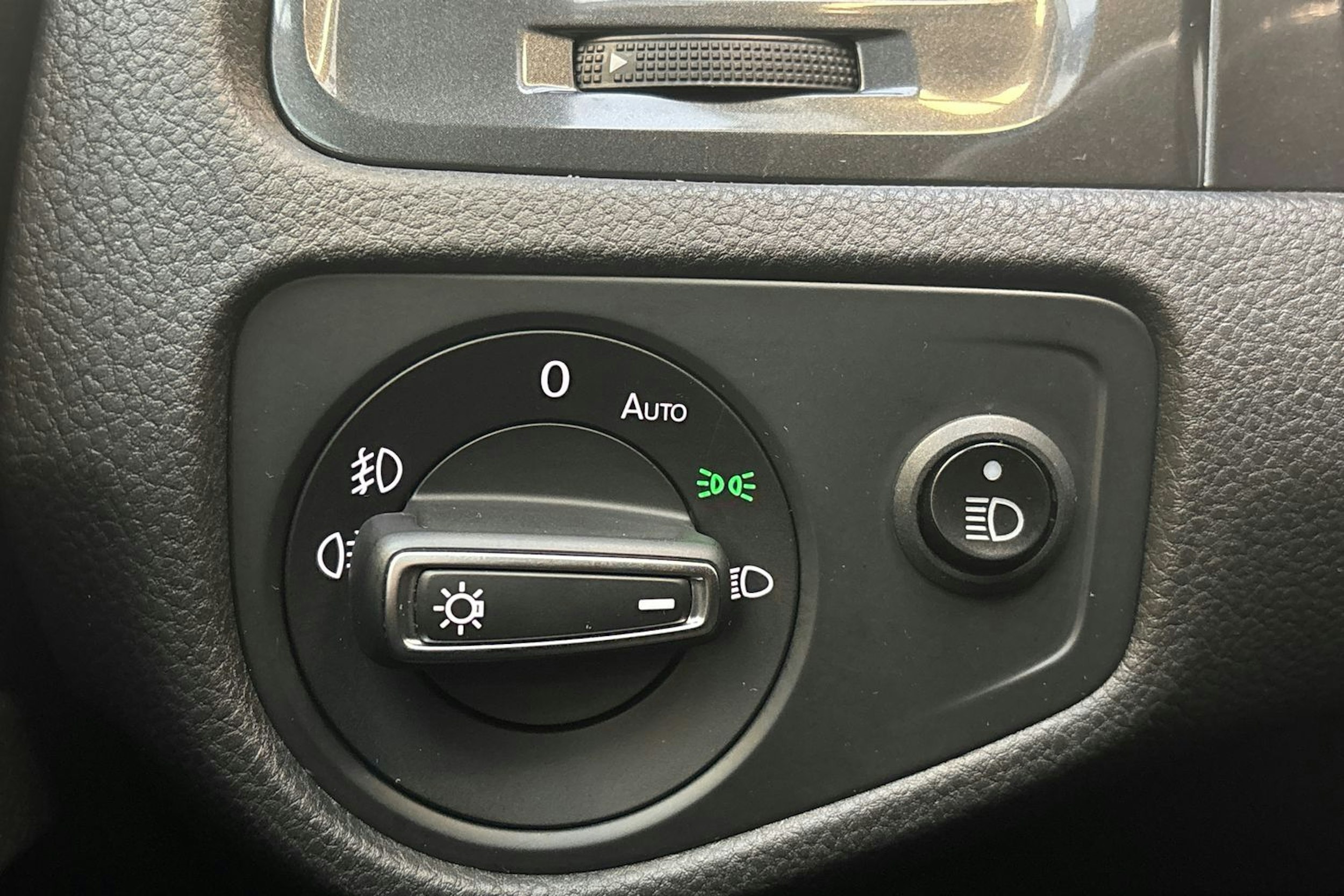 punainen Volkswagen Golf 2017 kuva 16.