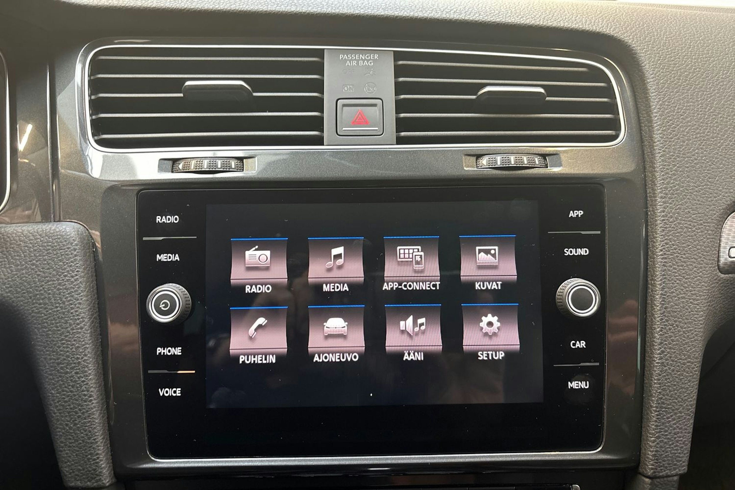 punainen Volkswagen Golf 2017 kuva 19.