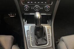 punainen Volkswagen Golf 2017 kuva 23.