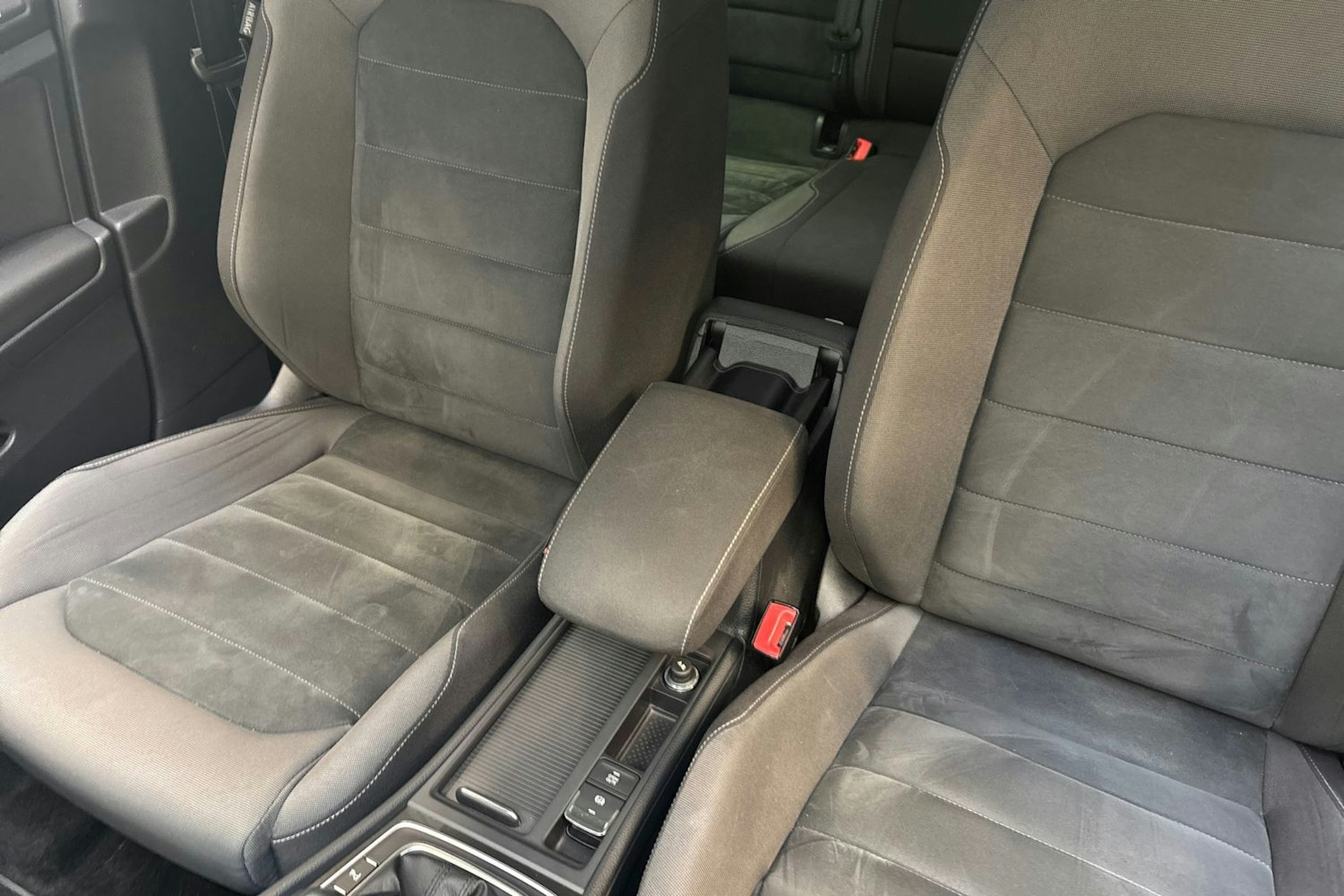 punainen Volkswagen Golf 2017 kuva 24.