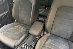 punainen Volkswagen Golf 2017 kuva 24.