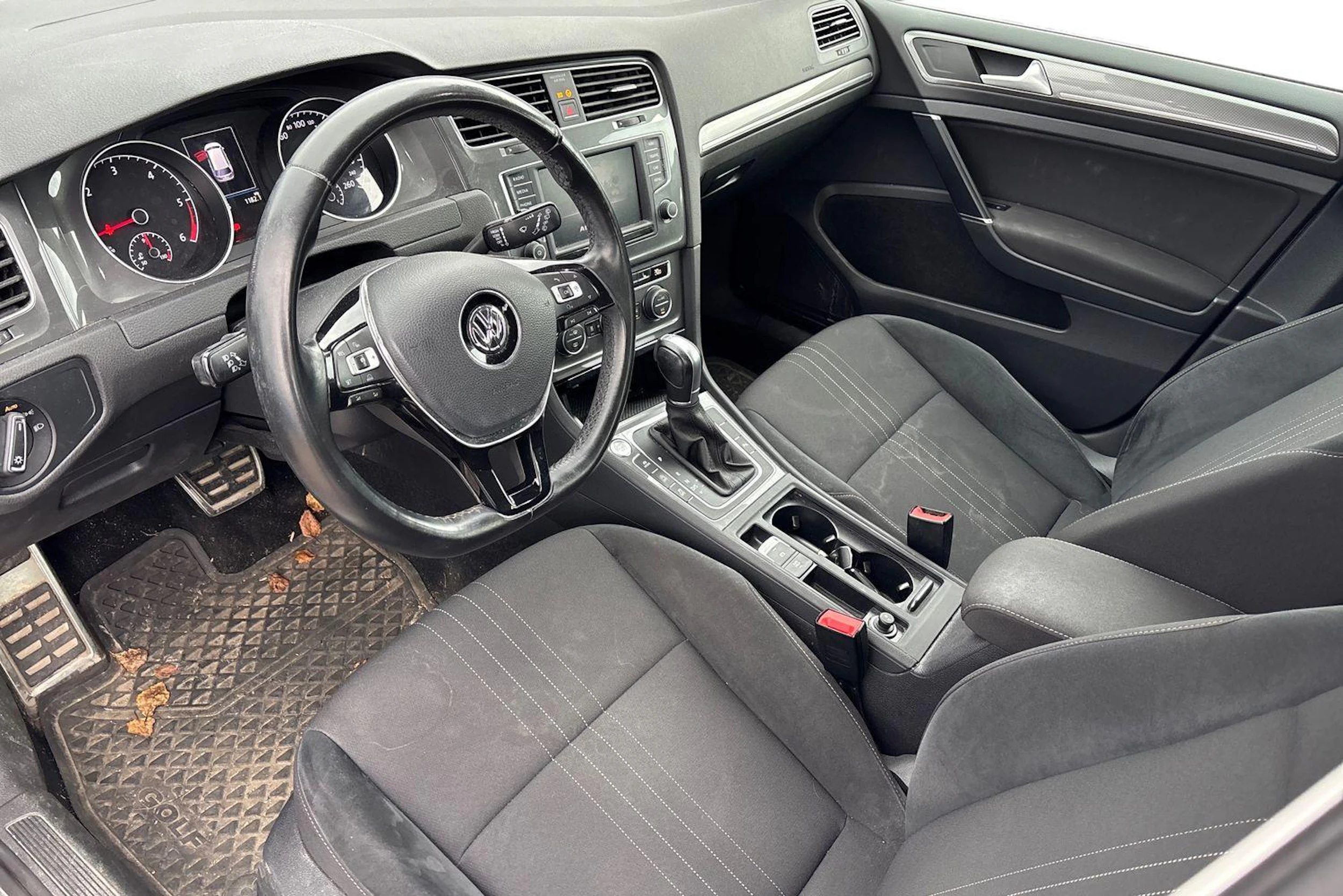 harmaa Volkswagen Golf 2017 kuva 3.