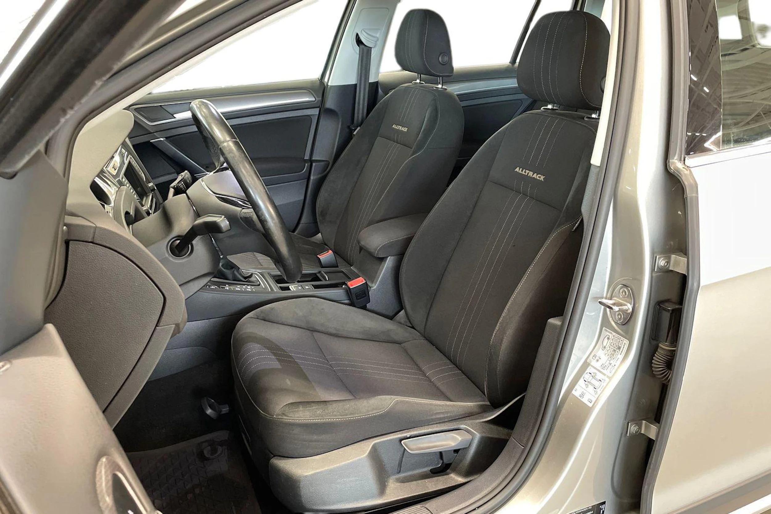 harmaa Volkswagen Golf 2017 kuva 6.