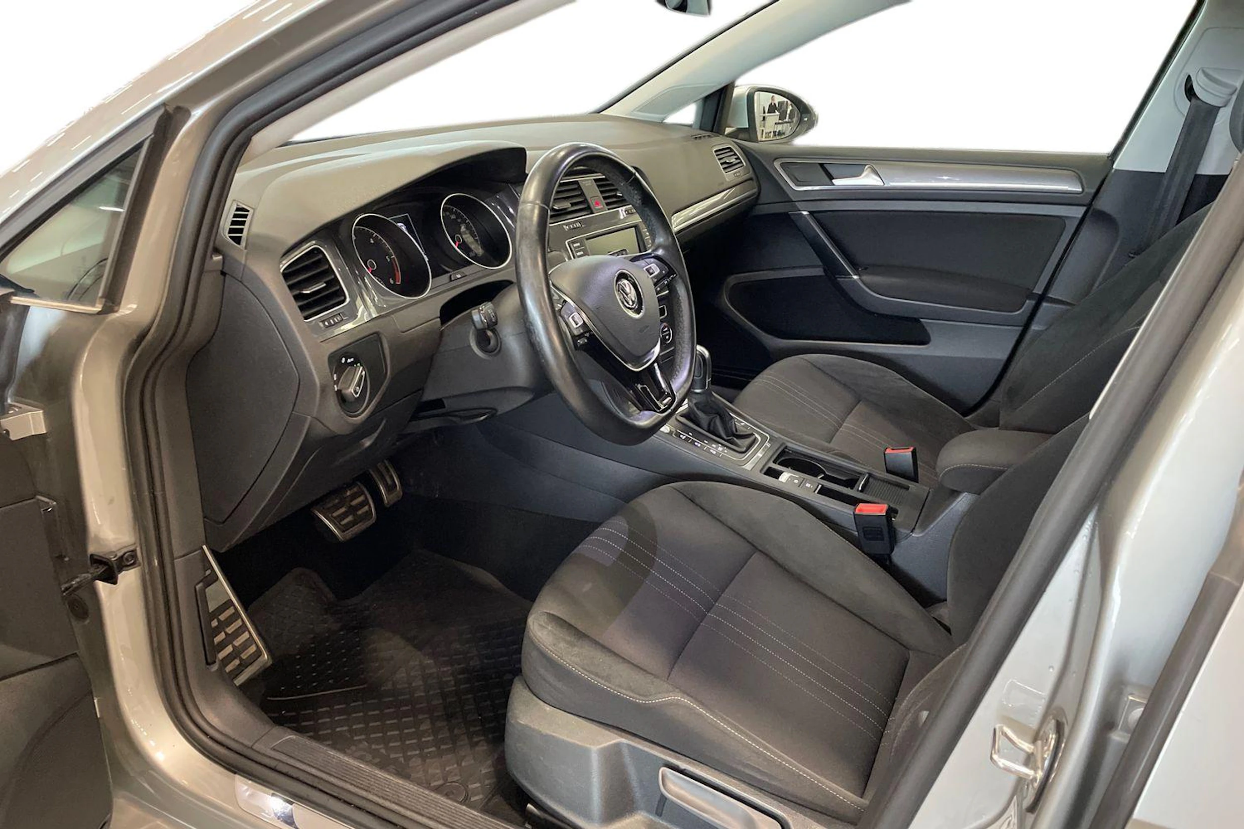 harmaa Volkswagen Golf 2017 kuva 7.