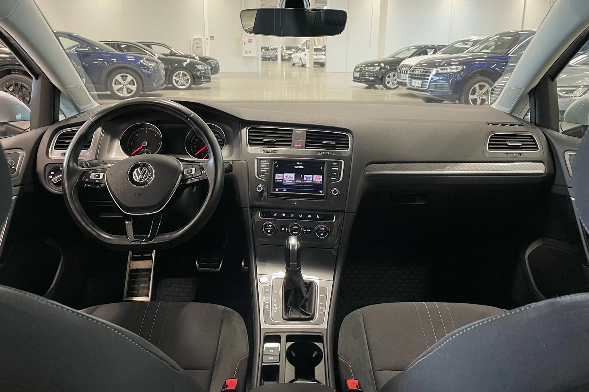 harmaa Volkswagen Golf 2017 kuva 11.