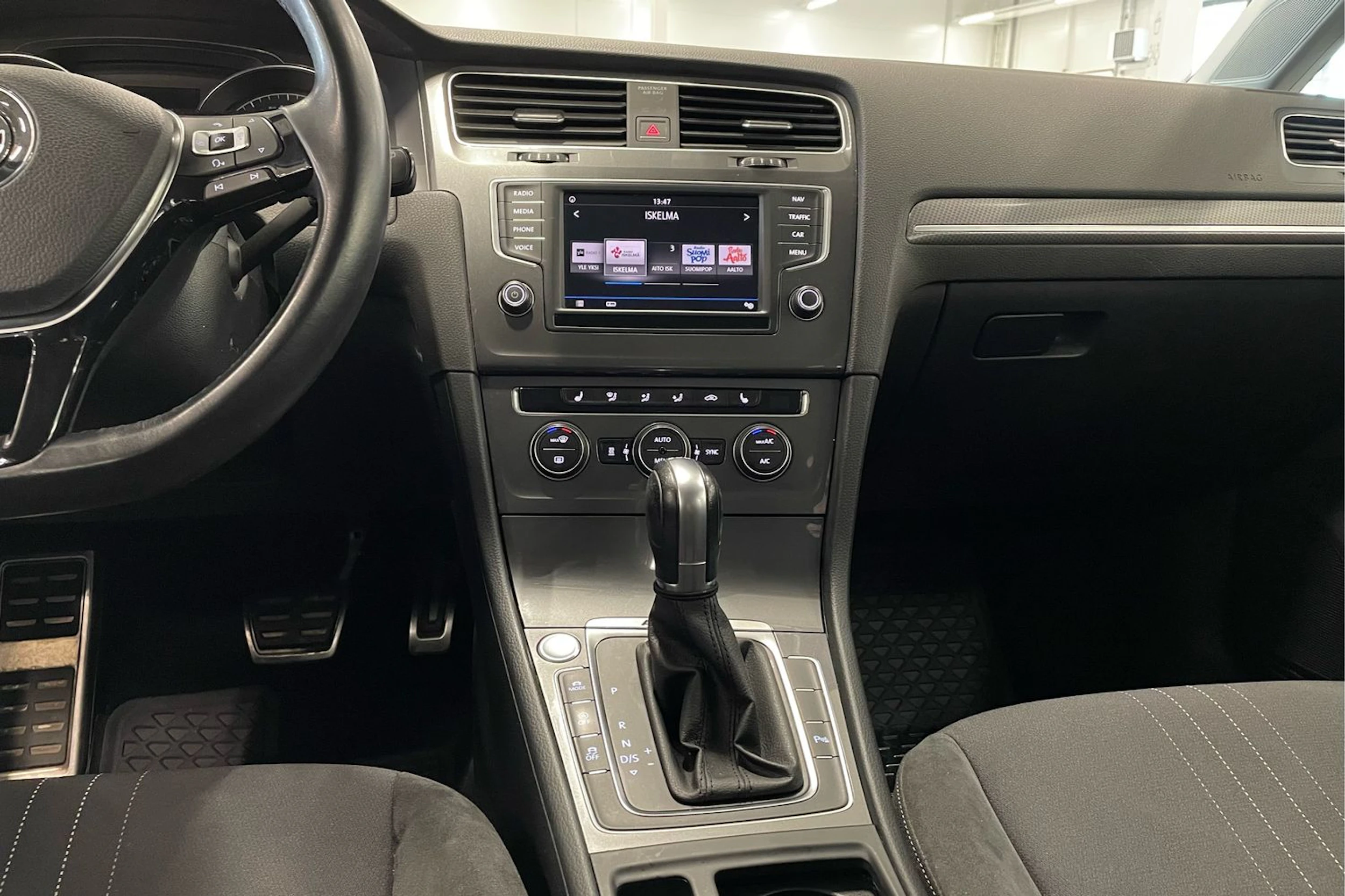 harmaa Volkswagen Golf 2017 kuva 16.