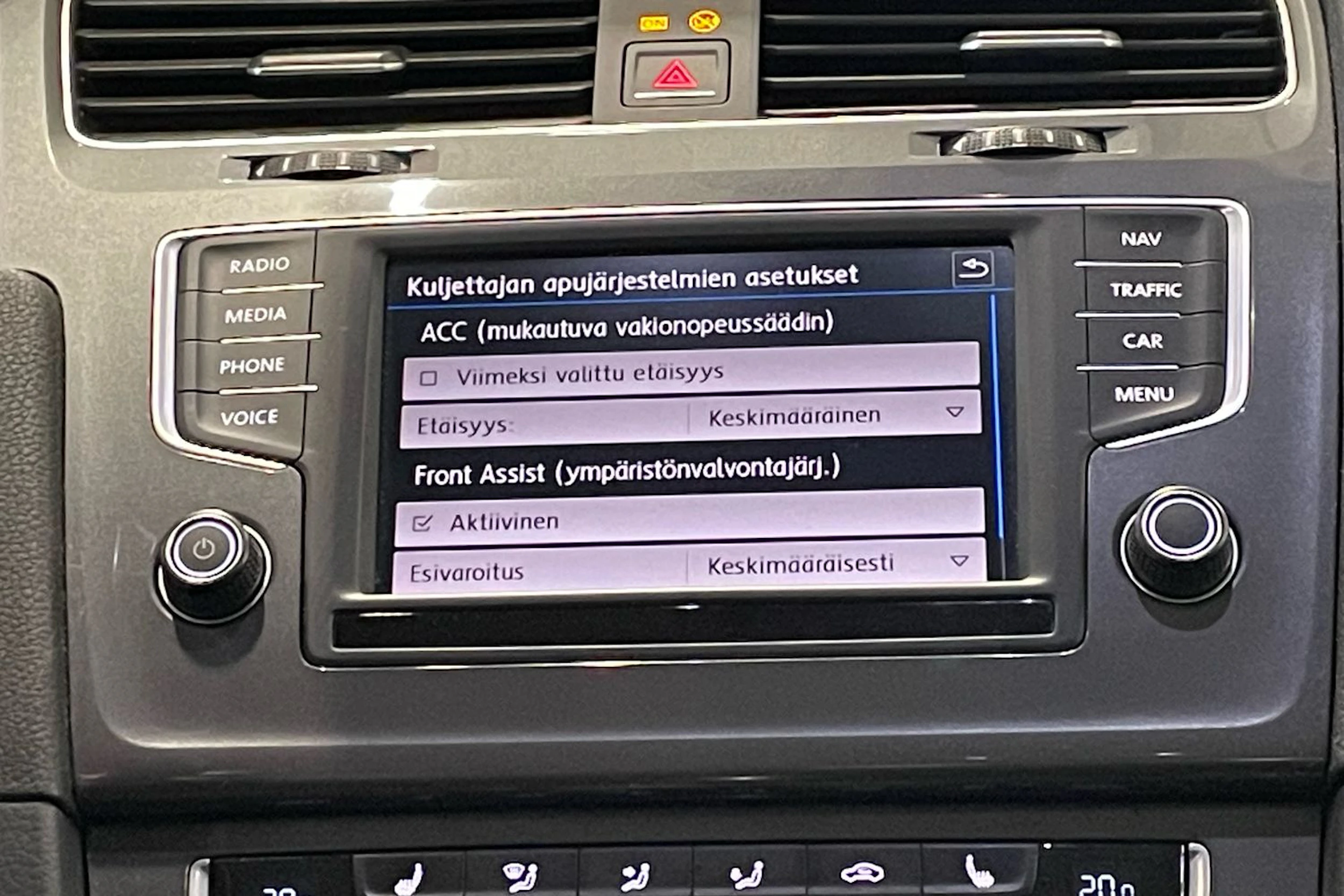 harmaa Volkswagen Golf 2017 kuva 19.
