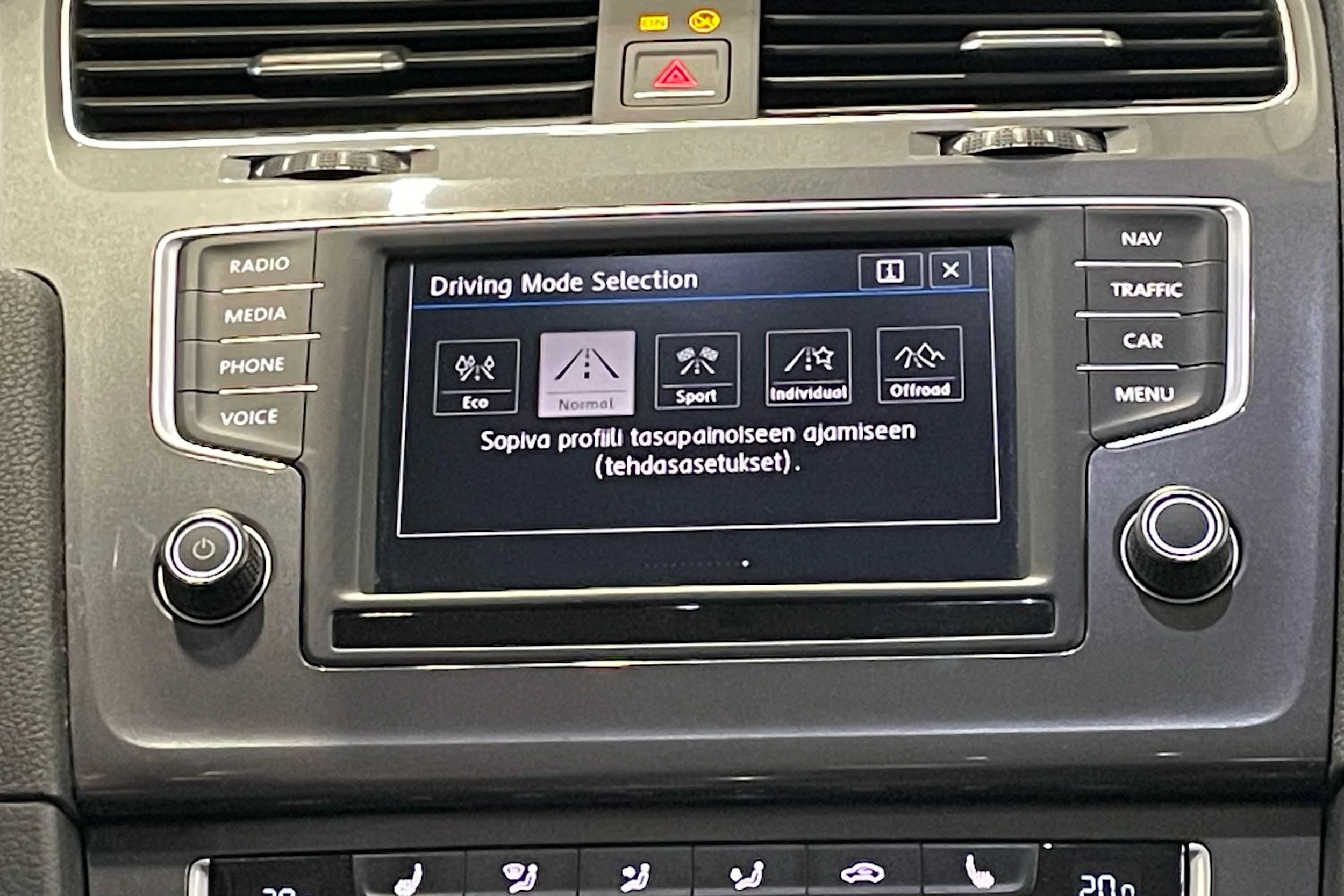 harmaa Volkswagen Golf 2017 kuva 22.