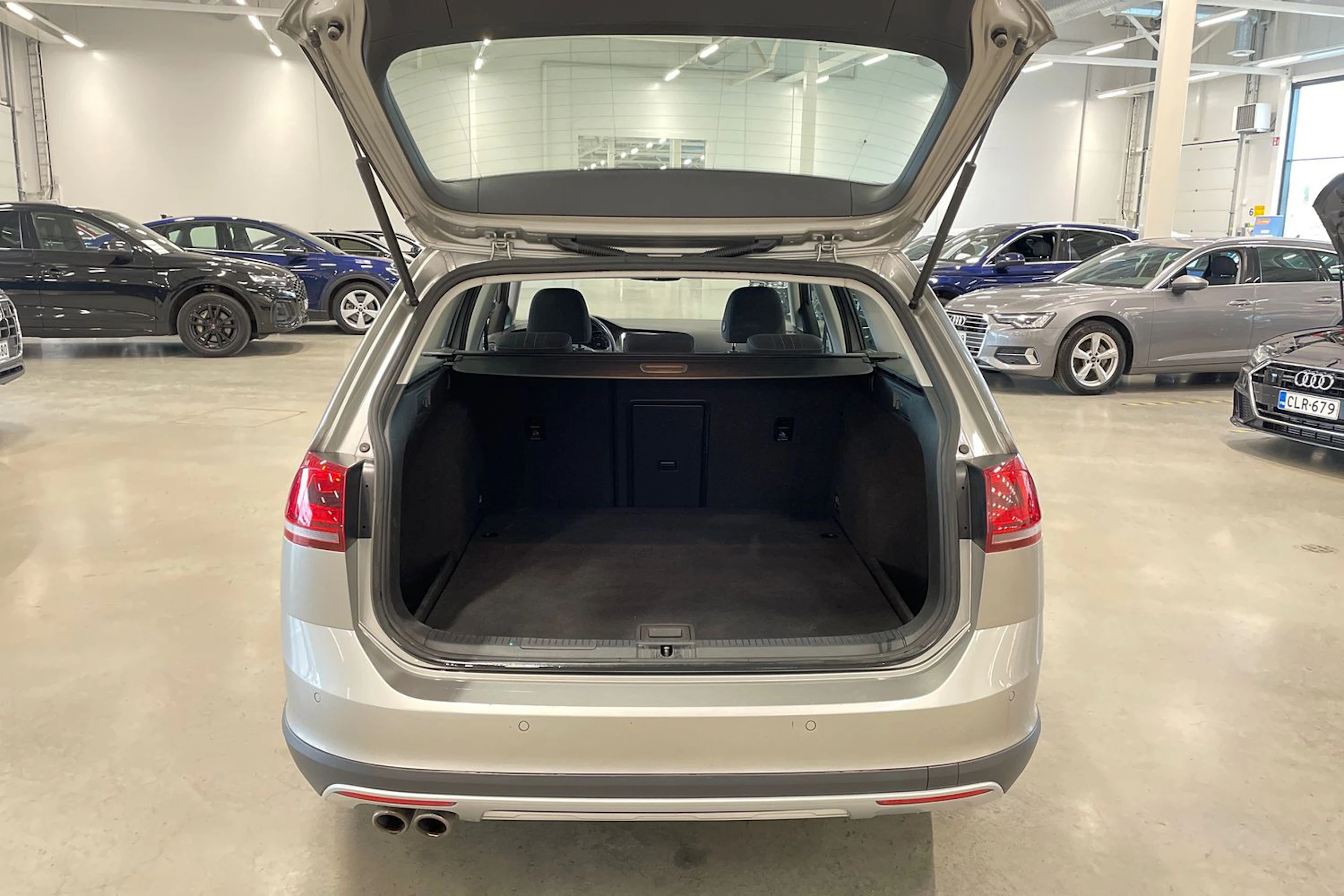 harmaa Volkswagen Golf 2017 kuva 27.