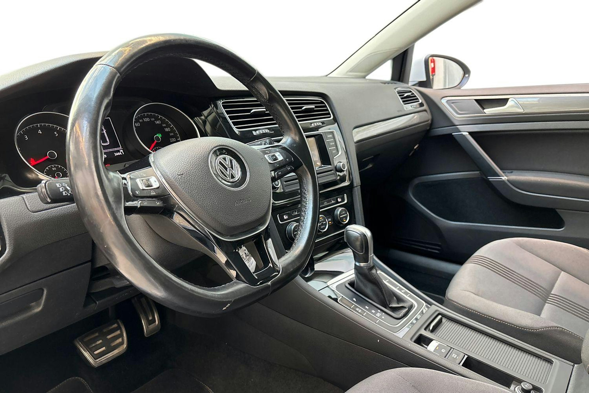 valkoinen Volkswagen Golf 2017 kuva 7.