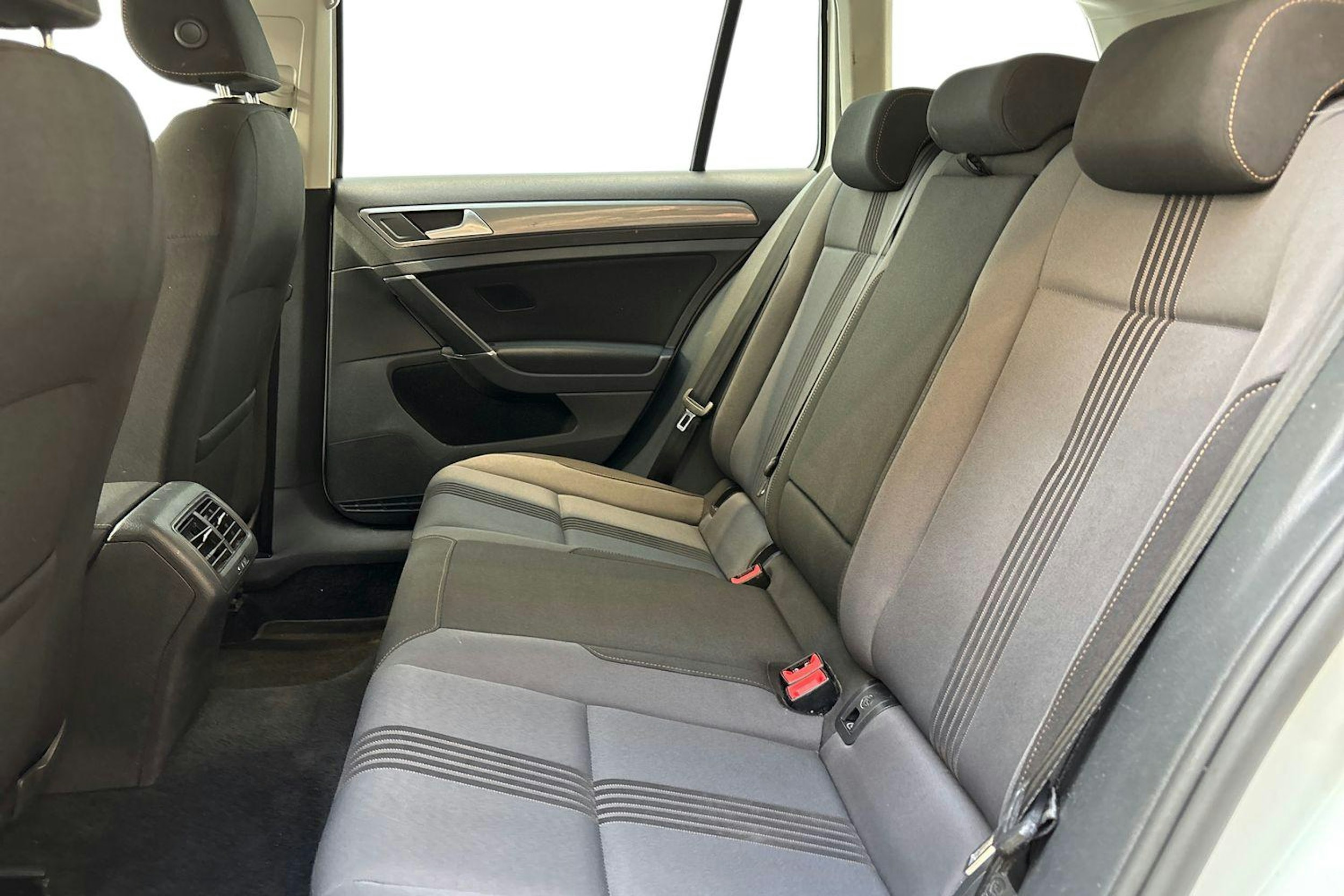 valkoinen Volkswagen Golf 2017 kuva 10.