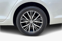 valkoinen Volkswagen Golf 2017 kuva 11.