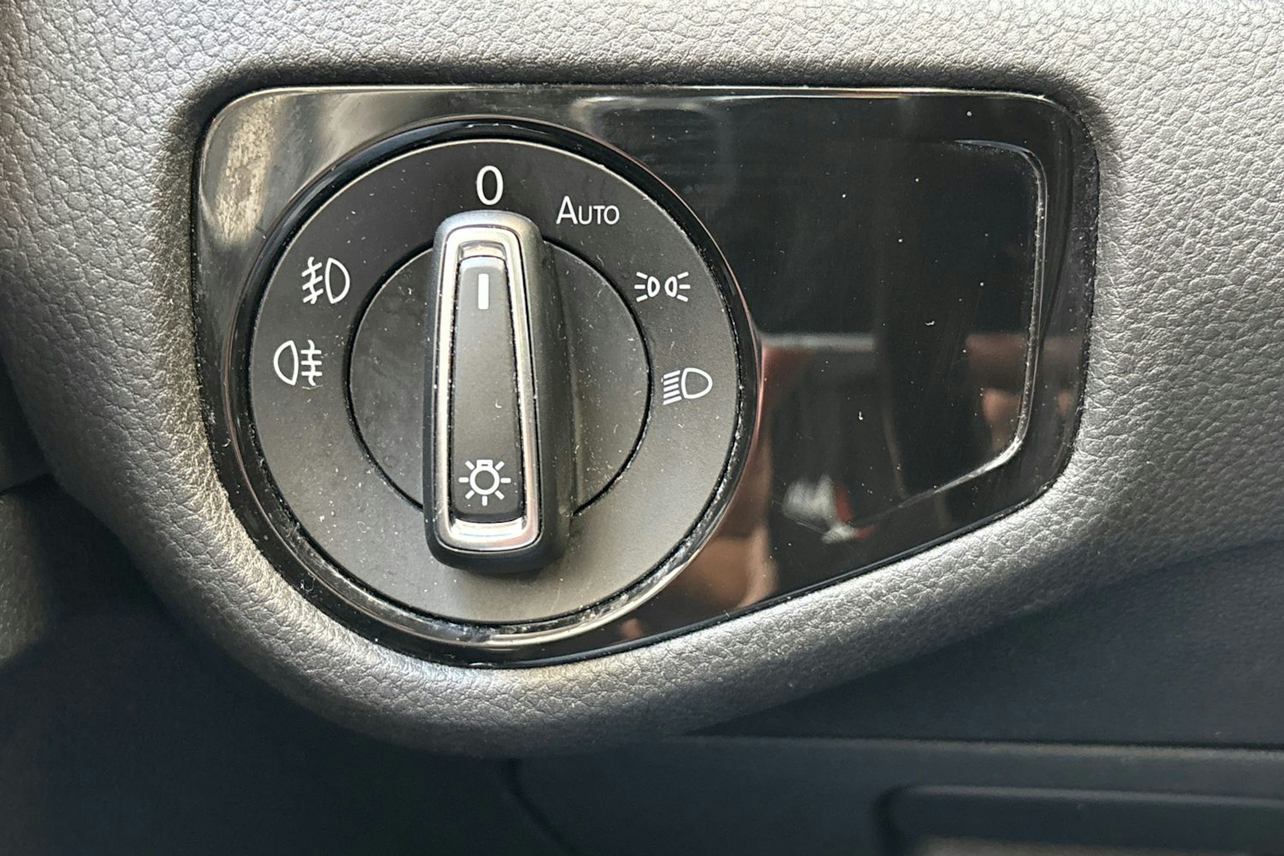 valkoinen Volkswagen Golf 2017 kuva 19.