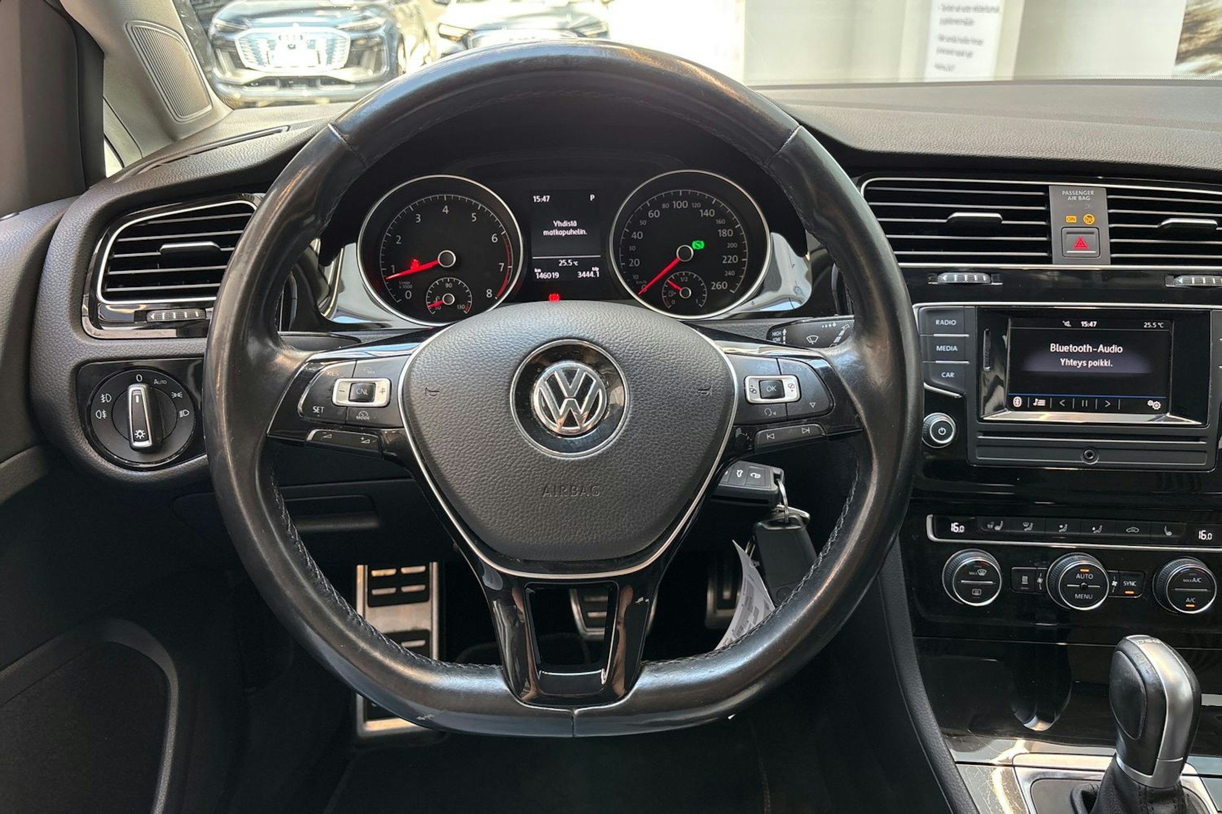 valkoinen Volkswagen Golf 2017 kuva 22.