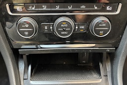 valkoinen Volkswagen Golf 2017 kuva 26.