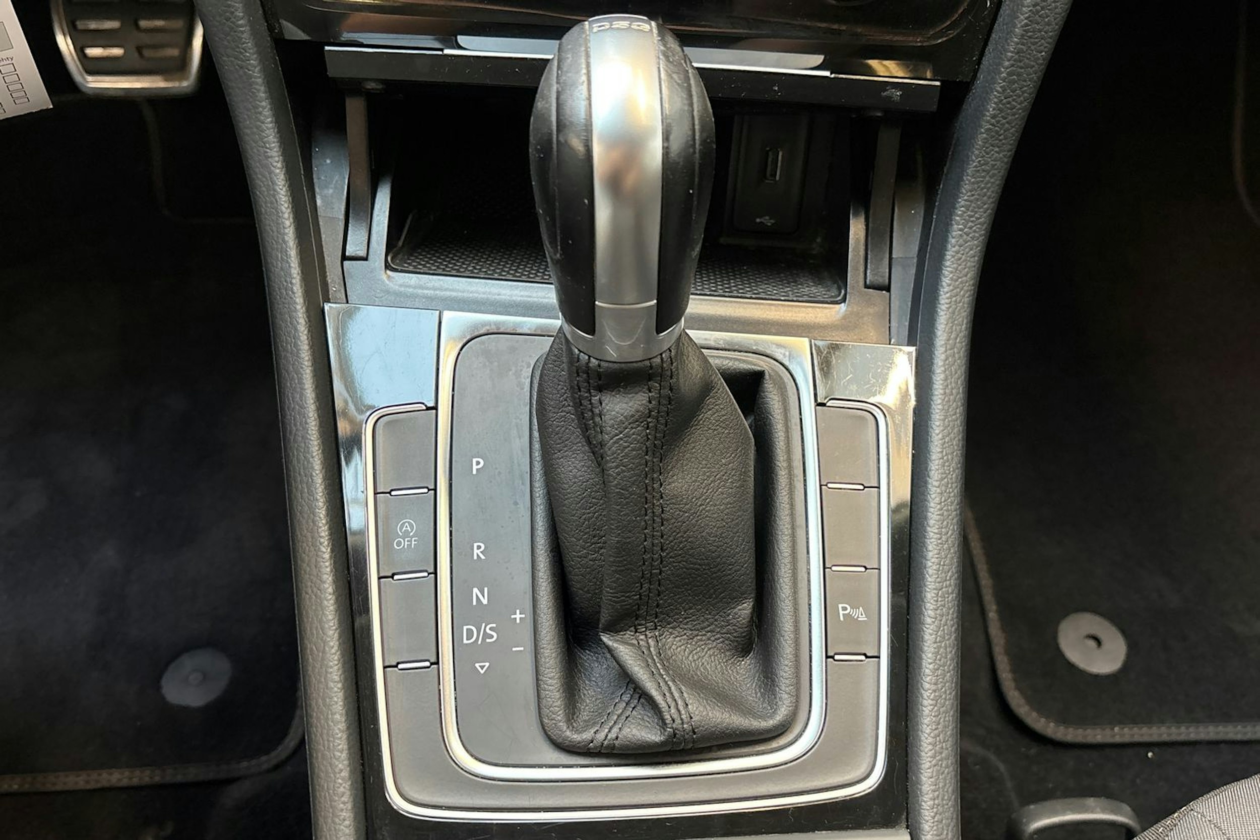 valkoinen Volkswagen Golf 2017 kuva 27.
