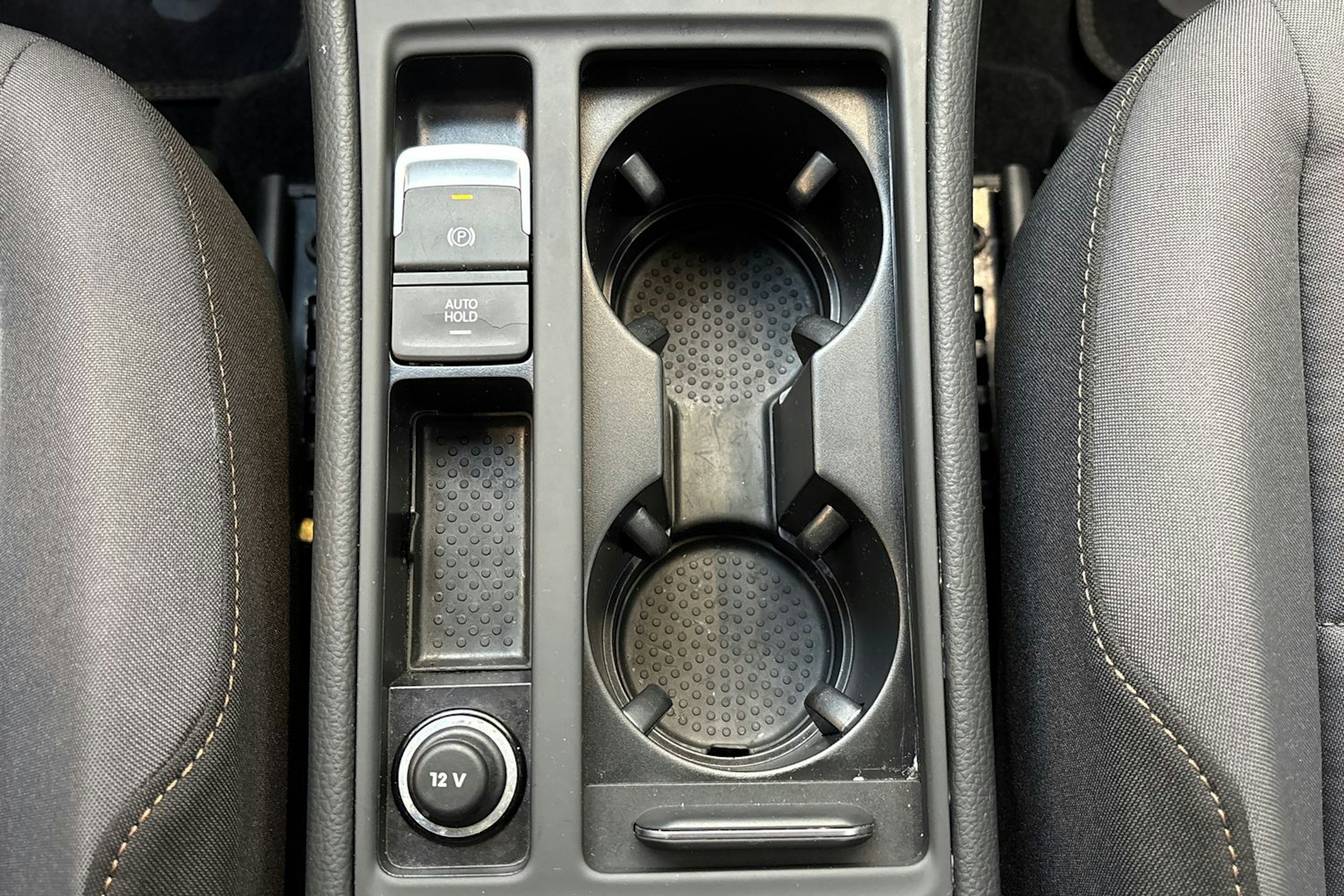 valkoinen Volkswagen Golf 2017 kuva 28.