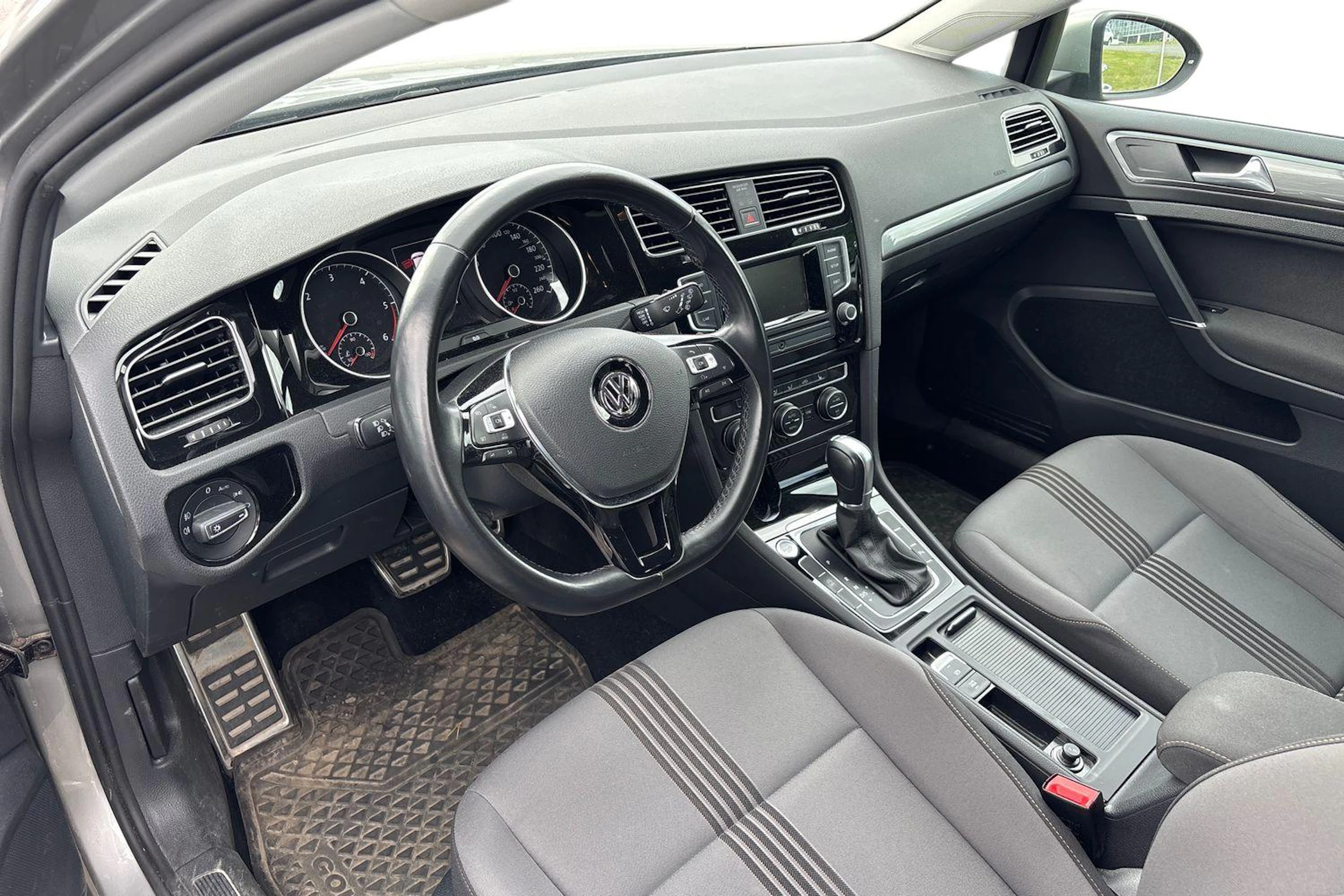 harmaa Volkswagen Golf 2017 kuva 3.