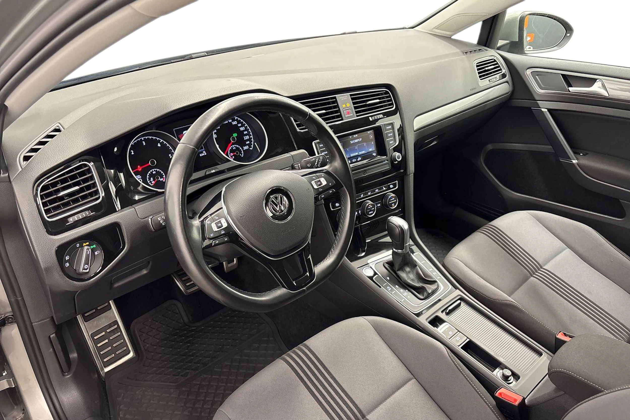 harmaa Volkswagen Golf 2017 kuva 6.