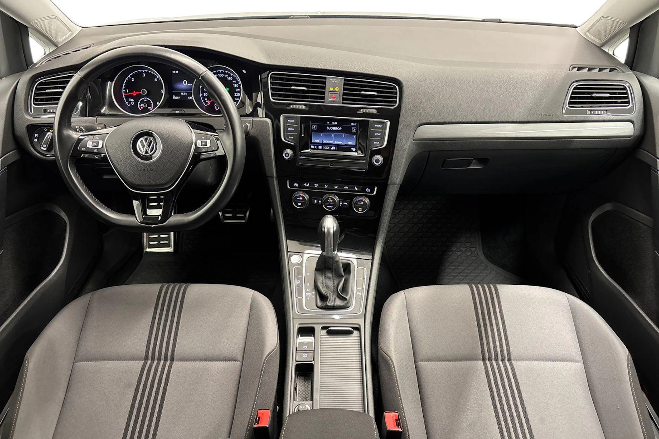 harmaa Volkswagen Golf 2017 kuva 7.